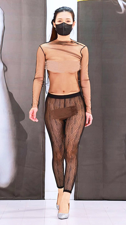 山庄VIP 小圈子内部秀 顶流小雯走秀 2部 4K2.15G